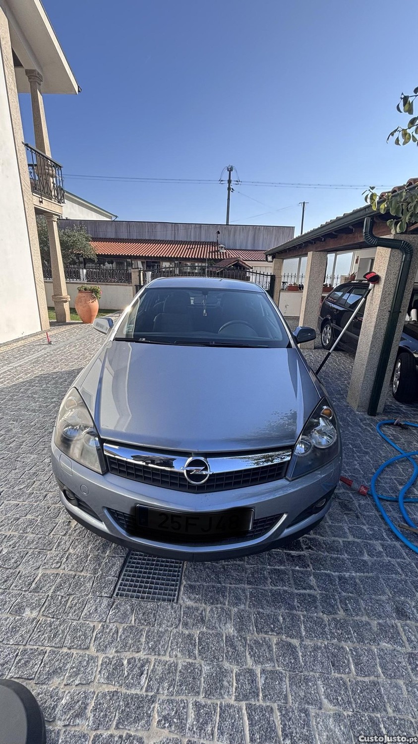 Opel Astra GTC 1.3 - 08 foto 2