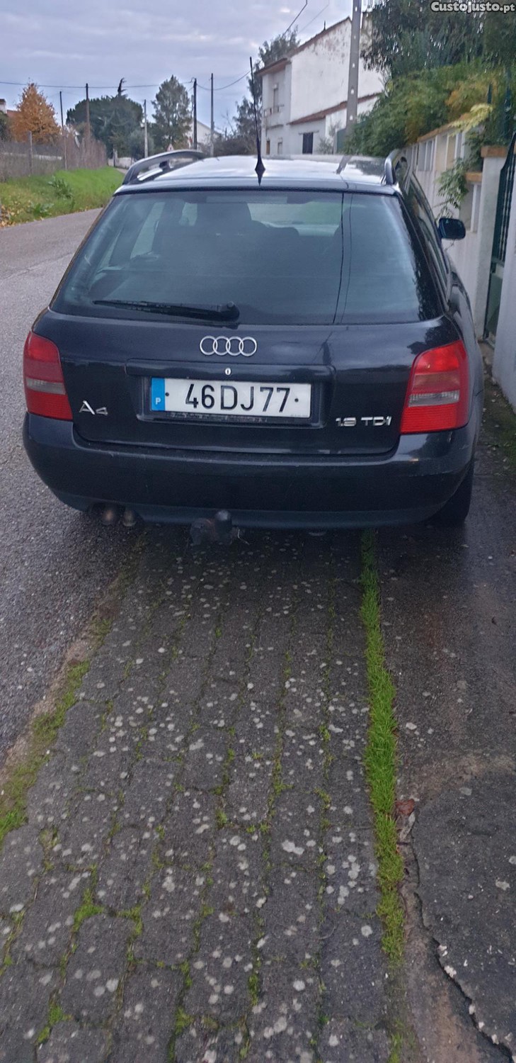 Audi A4 Confort115cv — fotografia 4