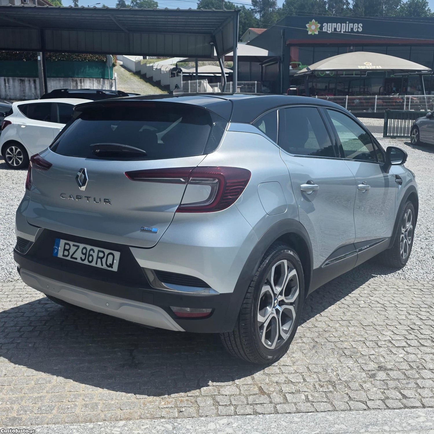 Renault Captur 1.6 E-Tech Plug-In Exclusive — fotografia 24