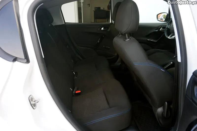 Peugeot 208 1.5 BlueHDi Signatur — fotografia 15