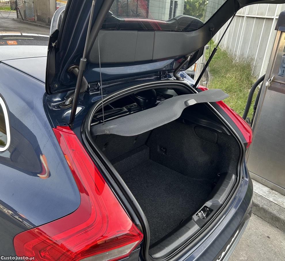Volvo V40 D4 R-DESIGN 2.0 190cv D4  FULL-EXTRAS — photo 3