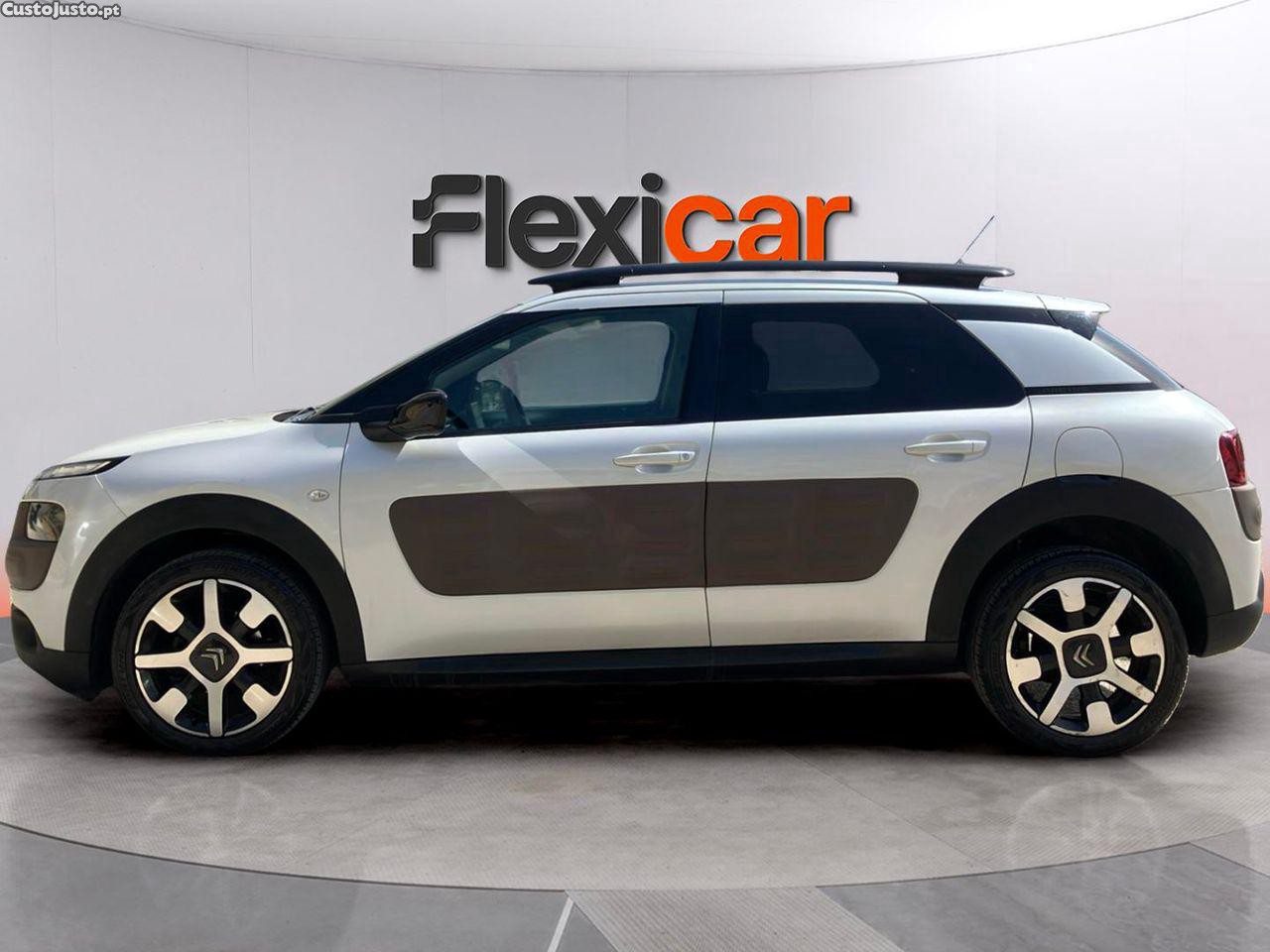 Citroën C4 Cactus 1.2 PureTech Shine — fotografia 16
