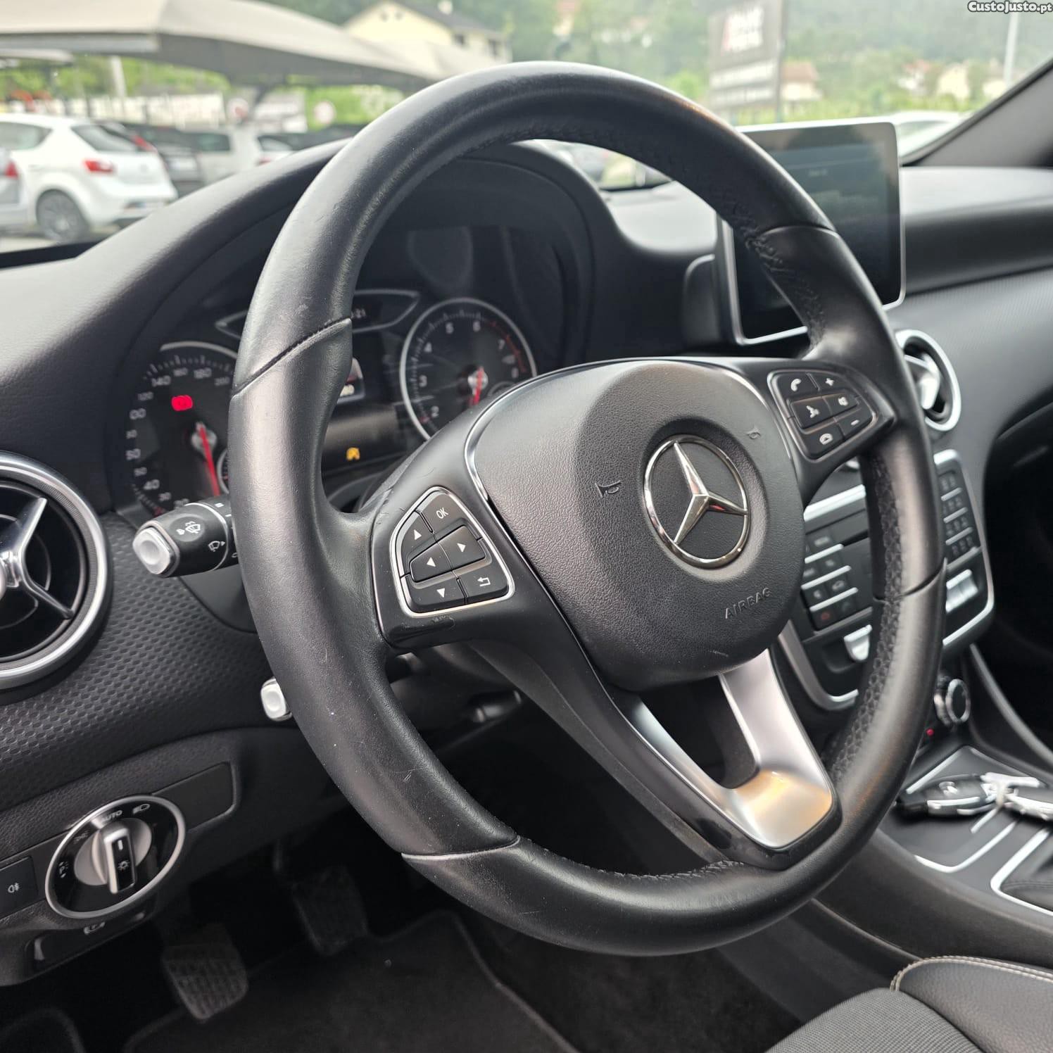 Mercedes-Benz A 180 Dynamic Edition — fotografia 7