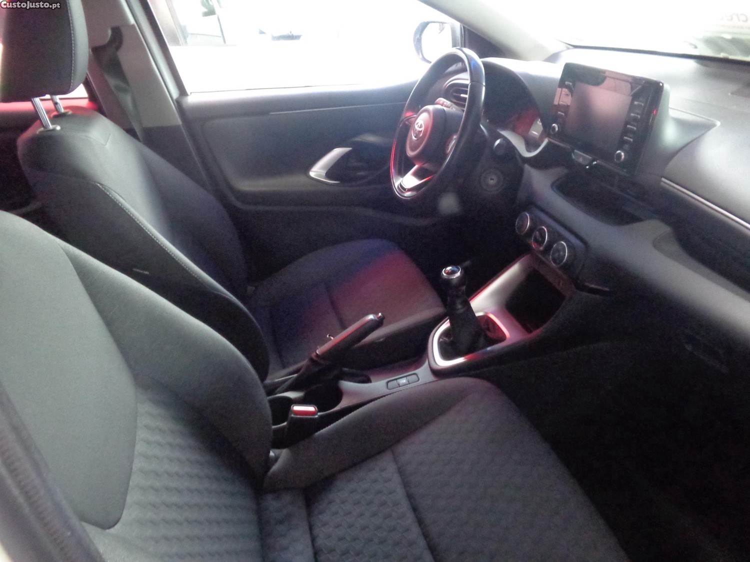 Toyota Yaris 1.0 VVT-I COMFORT PLUS 5 PORTAS - 21 — photo 5