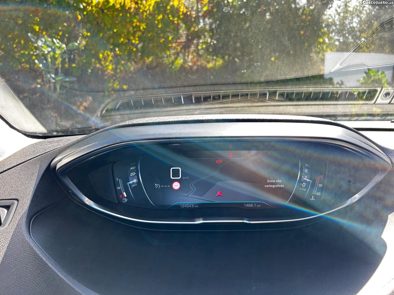 Peugeot 3008 1.5 BlueHDi 130cv - 18 — photo 3