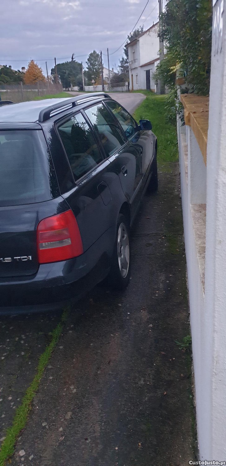 Audi A4 Confort115cv — fotografia 3