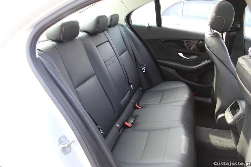 Mercedes-Benz C 180 d Exclusive — fotografia 4