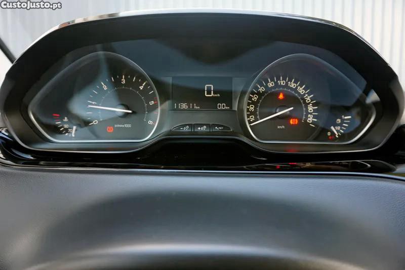 Peugeot 208 1.5 BlueHDi Signatur — fotografia 14