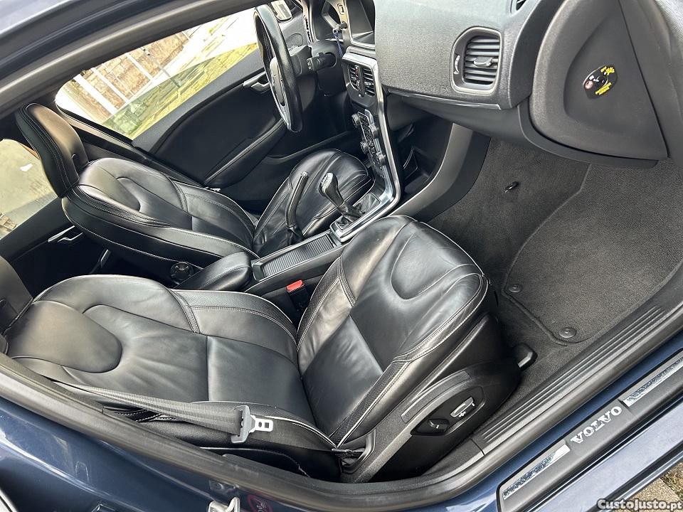 Volvo V40 D4 R-DESIGN 2.0 190cv D4  FULL-EXTRAS — photo 4