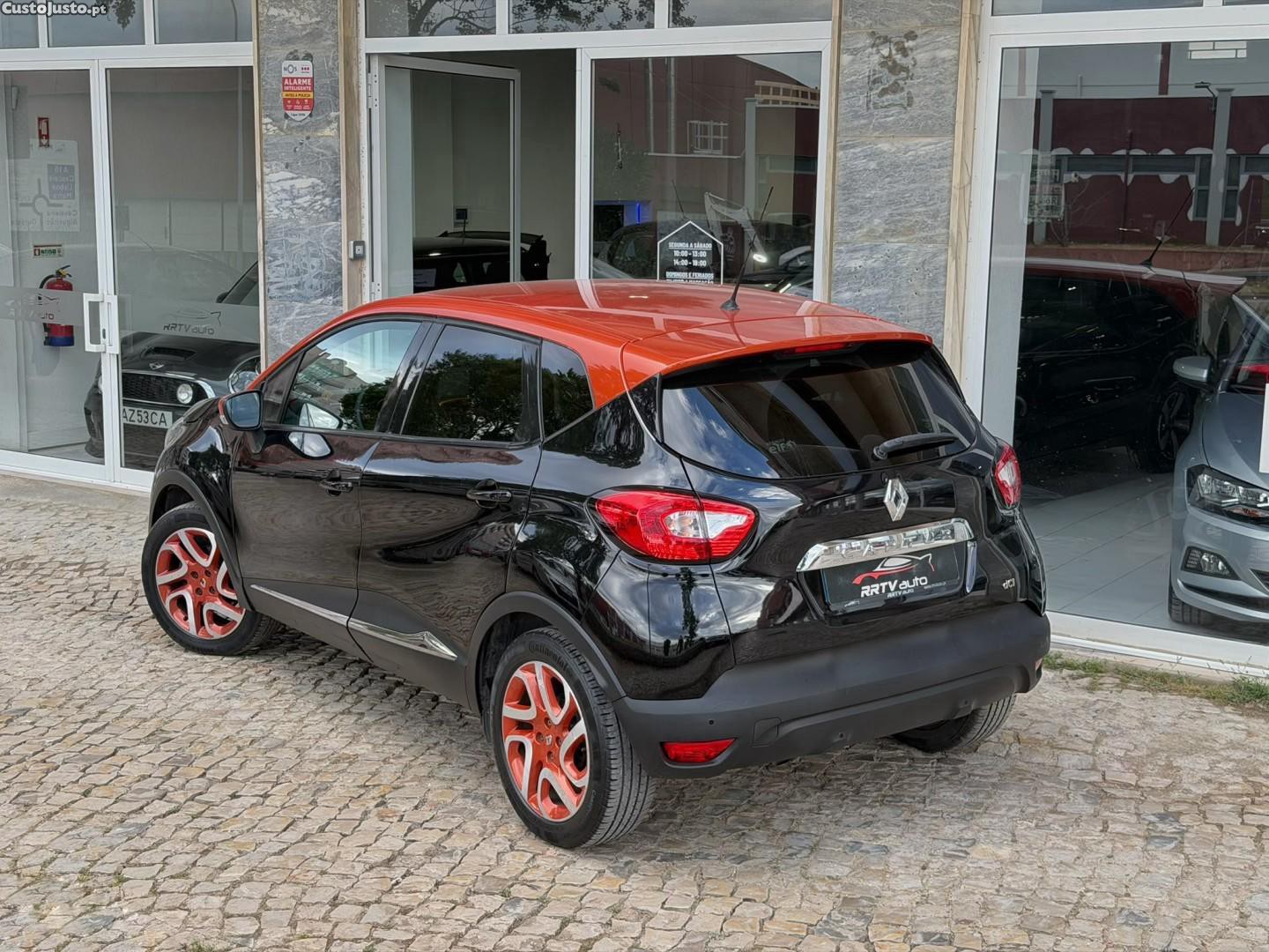 Renault Captur 1.5 dCi Exclusive — fotografia 17