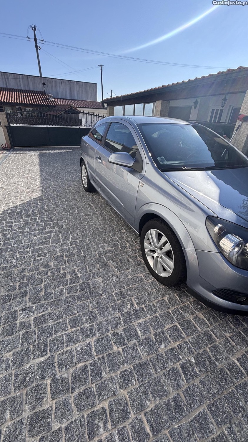 Opel Astra GTC 1.3 - 08 foto 3