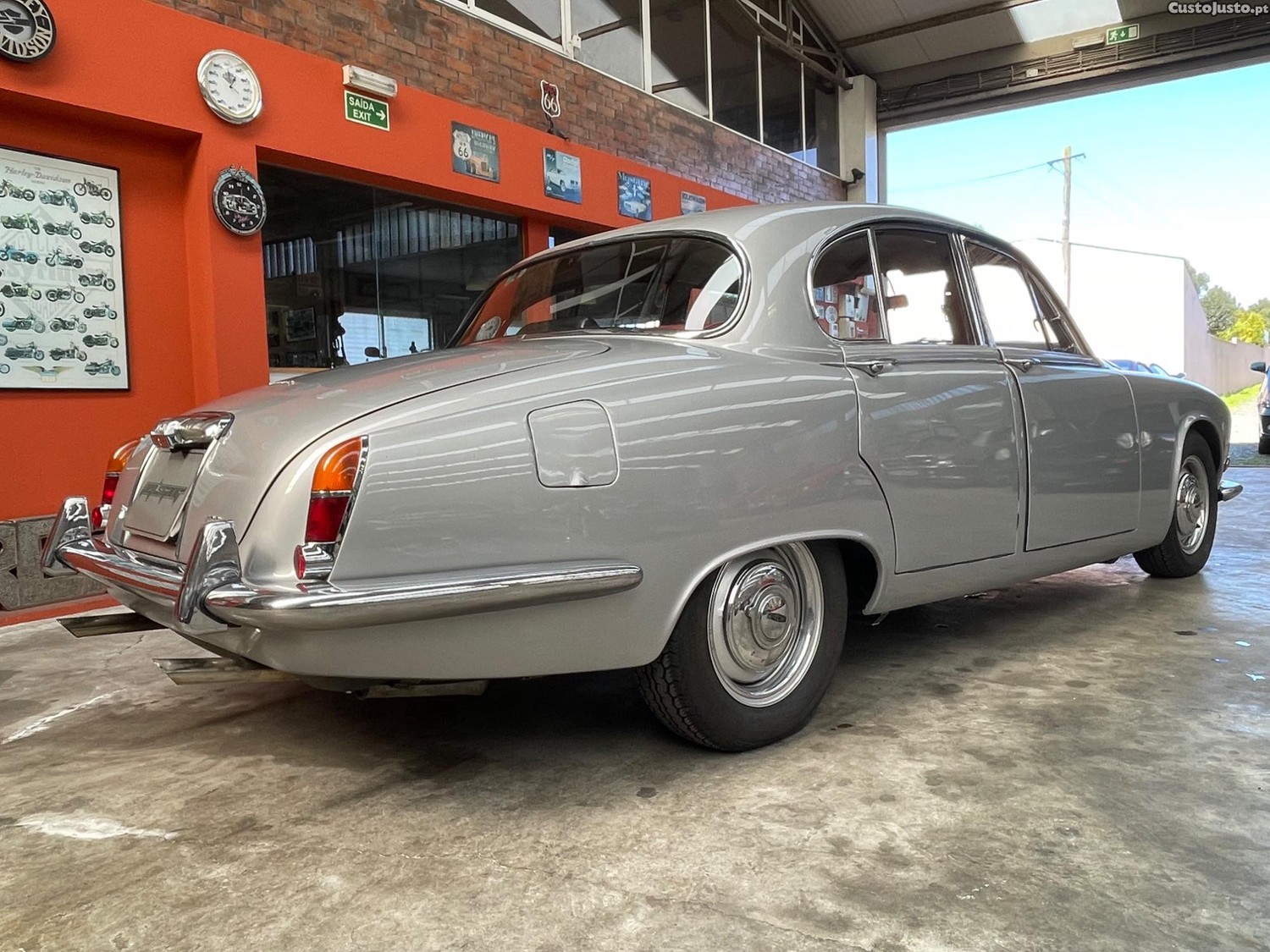 Jaguar MK I 420 sedan — fotografia 2