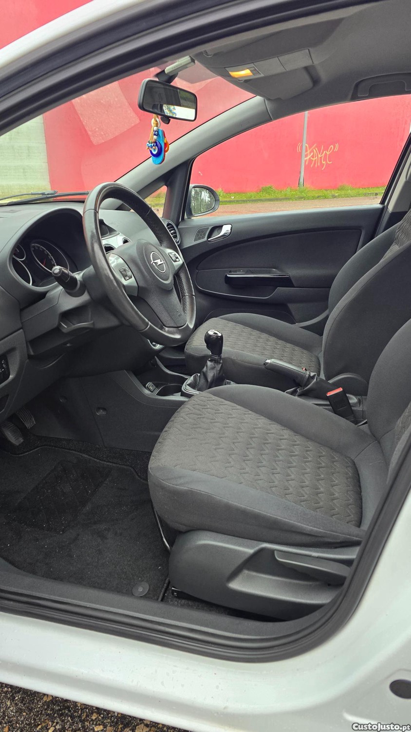 Opel Corsa 1.3 CDTI Ecoflex - Gasoleo — fotografia 2
