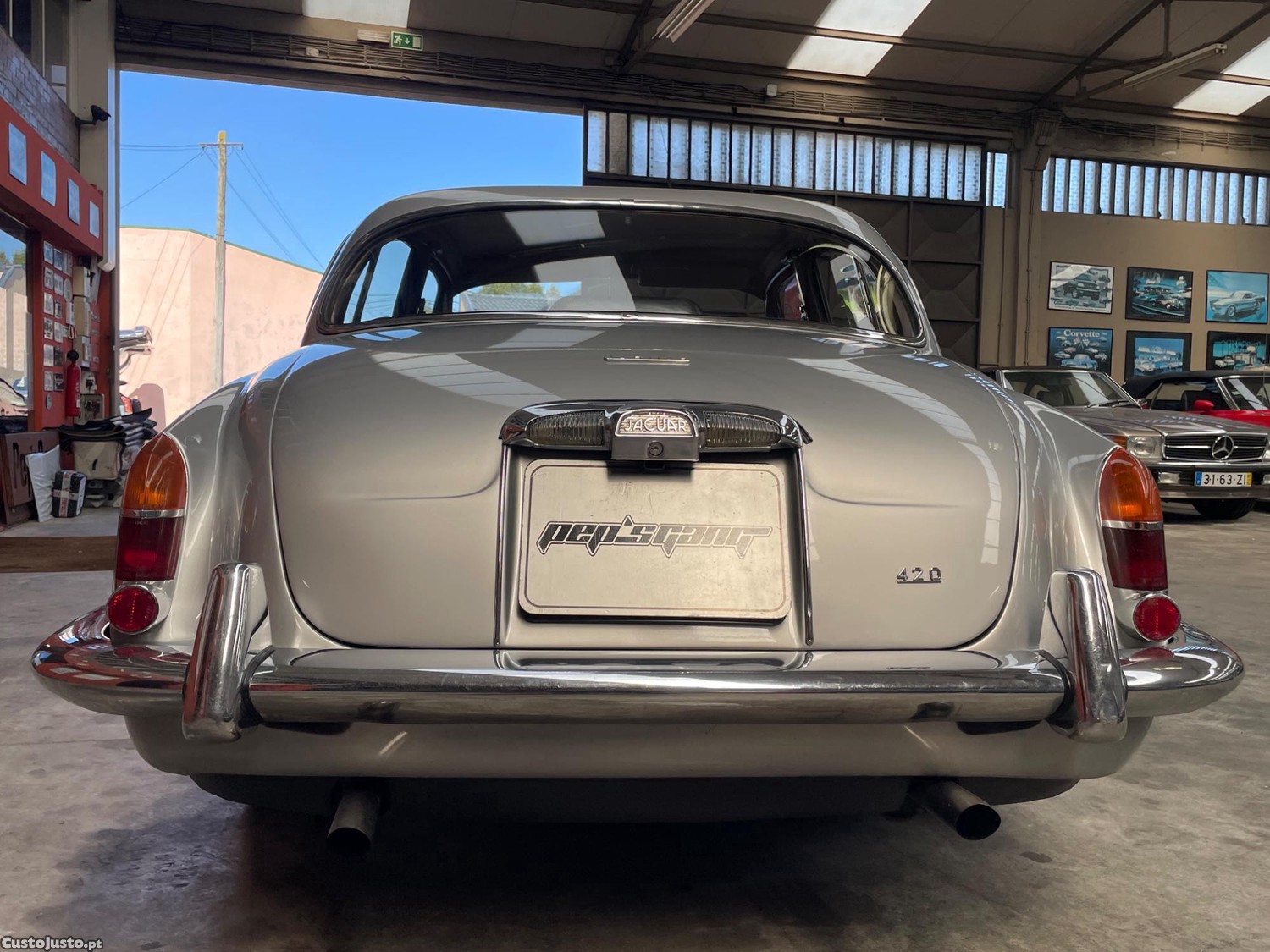Jaguar MK I 420 sedan — fotografia 5