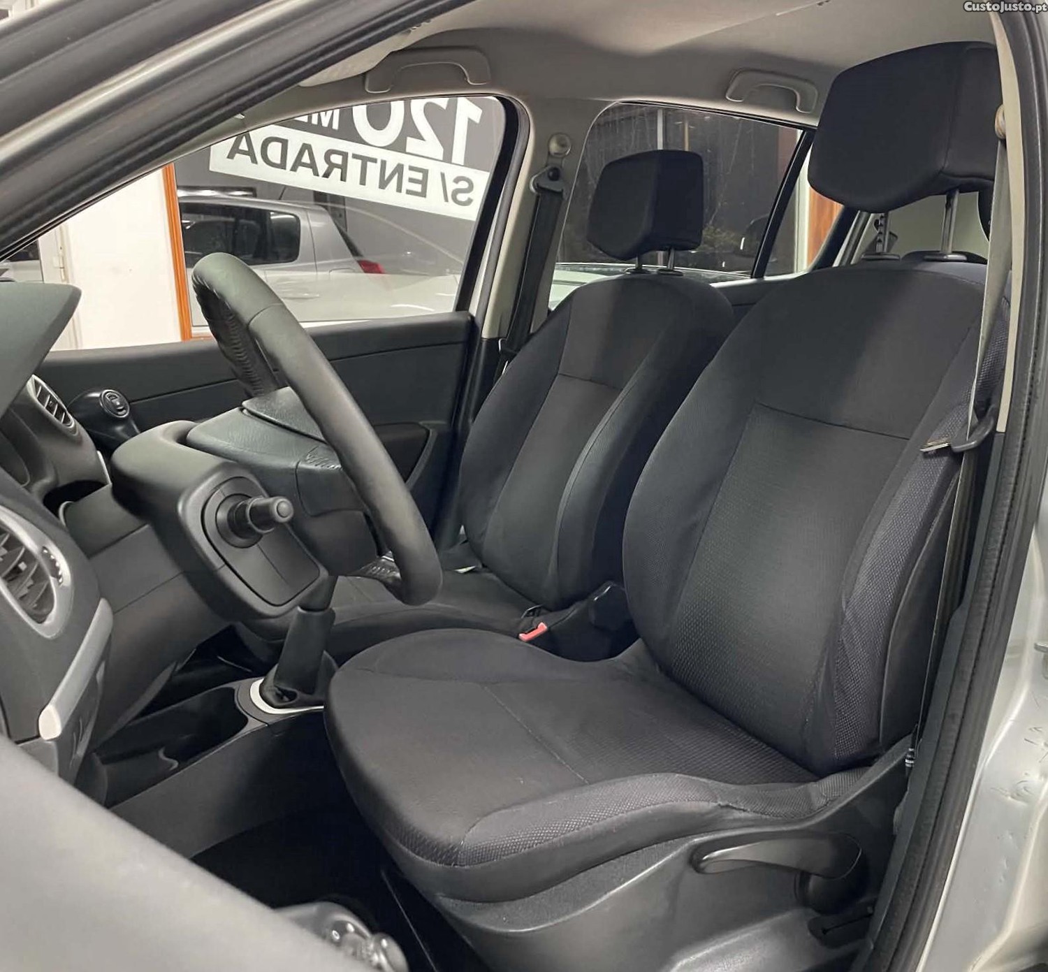 Renault Clio 1.2 16V Dynamic — fotografia 6