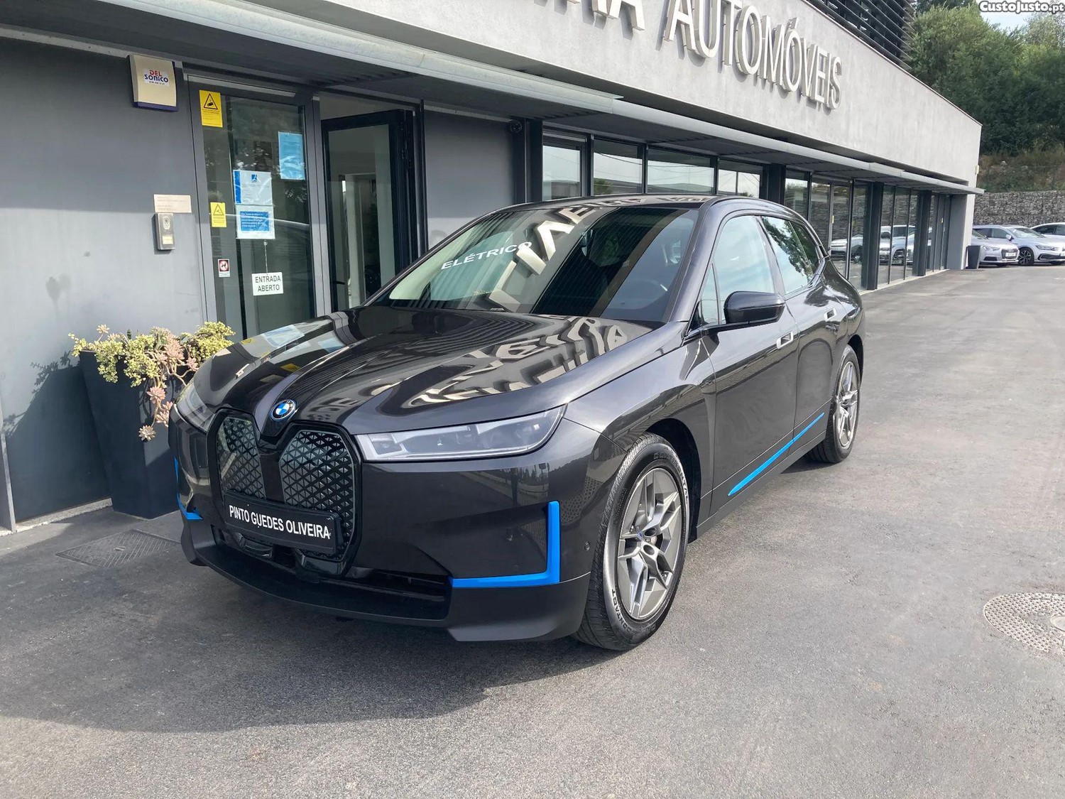 BMW iX xDrive 40 - 22 — photo 3