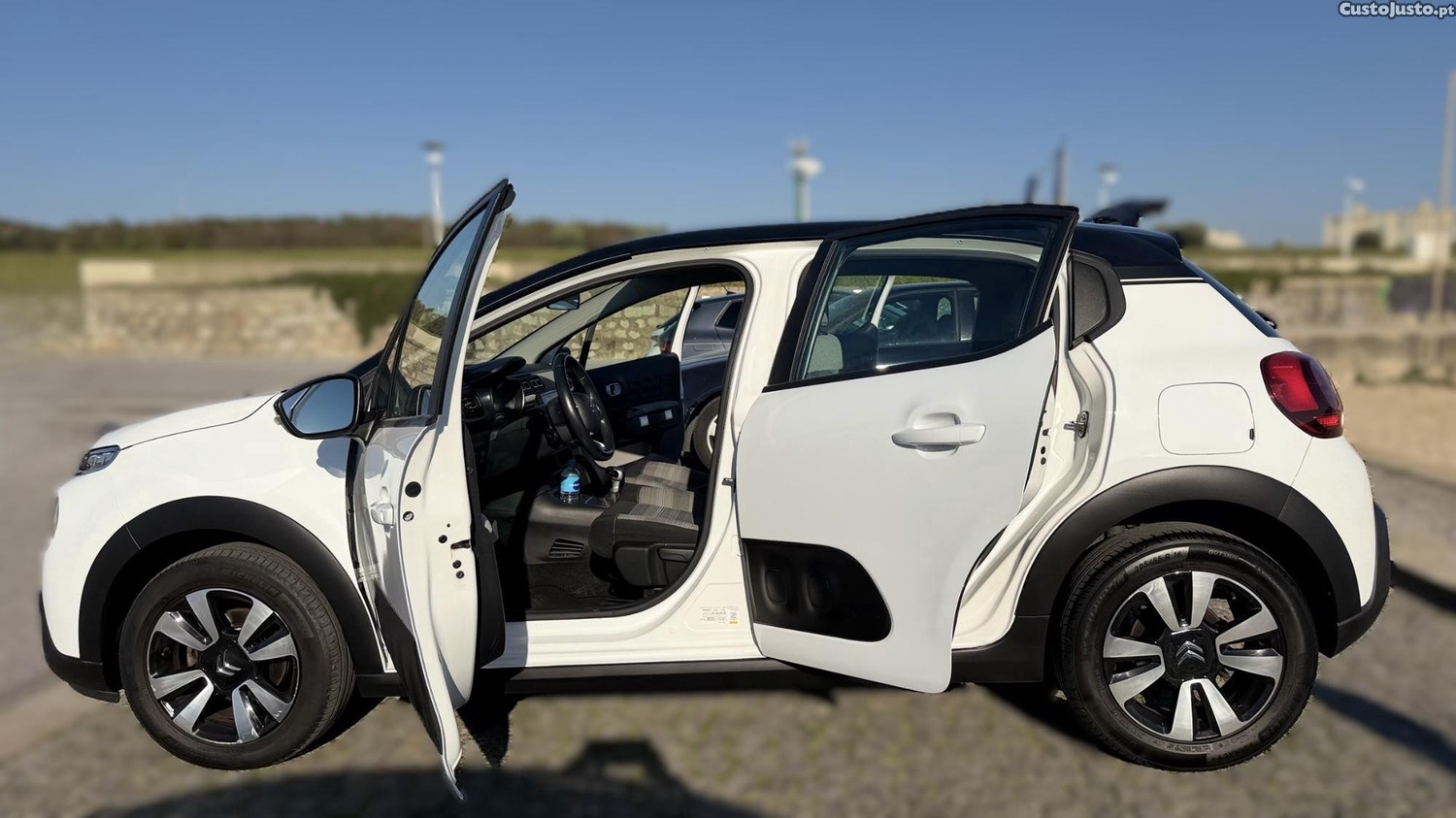 Citroën C3 1.2 PureTech Shine EAT6 - 17 — photo 4