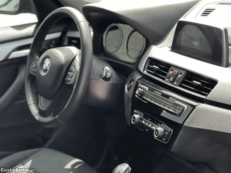 BMW X1 16 d sDrive Advantag — fotografia 13