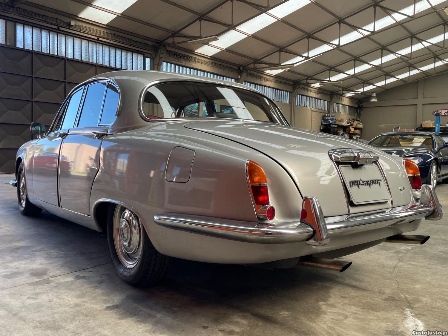 Jaguar MK I 420 sedan — fotografia 6