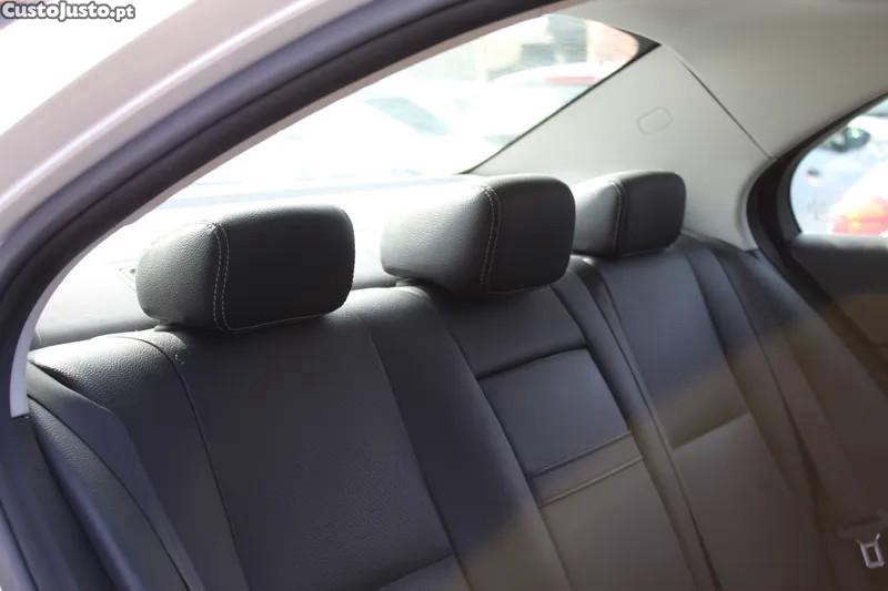 Mercedes-Benz C 180 d Exclusive — fotografia 3