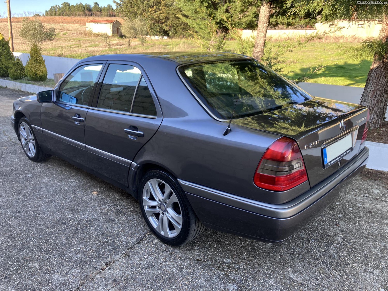 Mercedes-Benz C 250 TURBO — fotografia 8