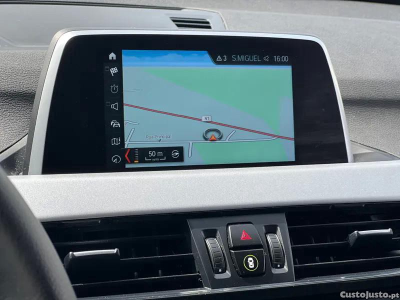 BMW X1 16 d sDrive Advantag — fotografia 7