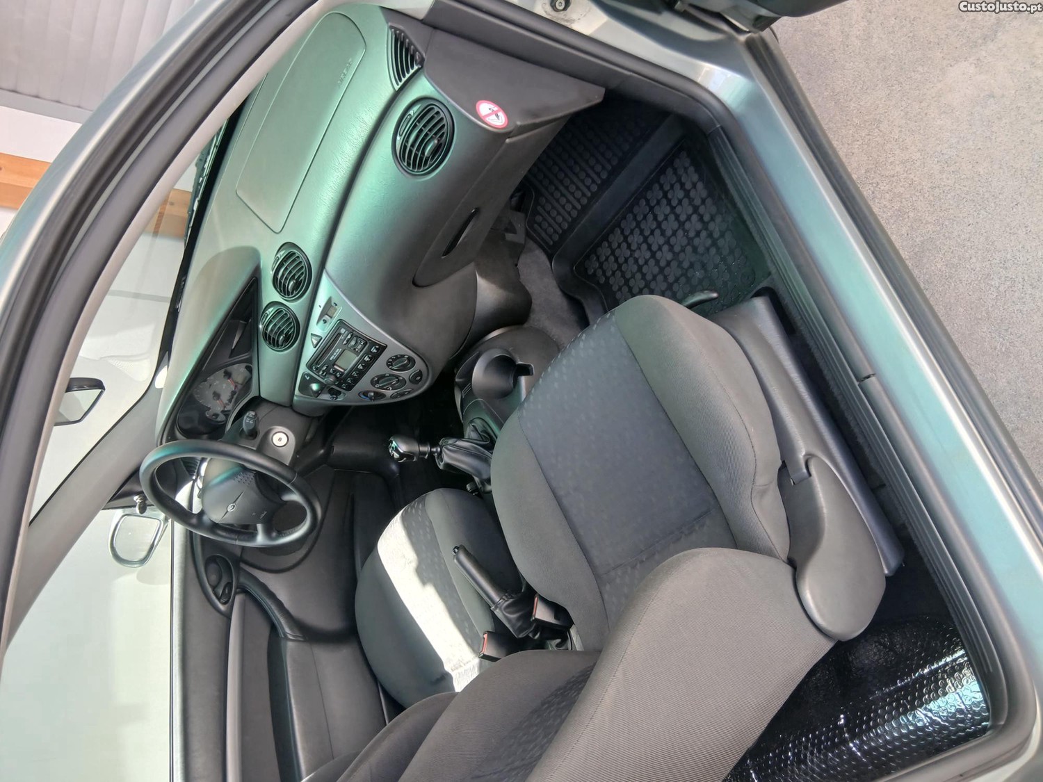 Ford Focus Sport Van 1.8Tdi - 00 foto 5
