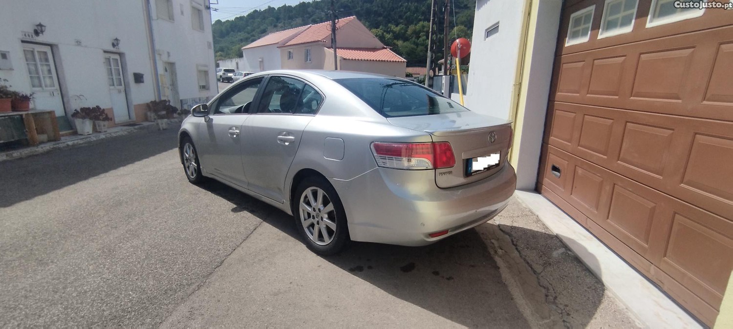 Toyota Avensis 2.0 D4D Exclusive 67000km unico dono — fotografia 9