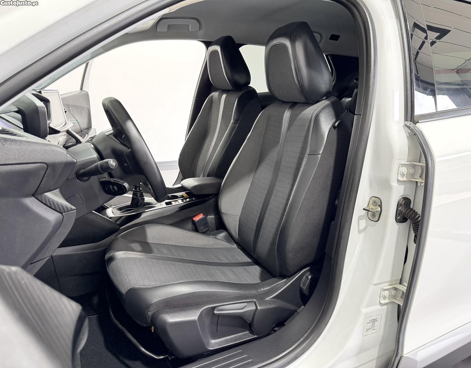 Peugeot 2008 1.5 BLUEHDI ALLURE 110CV - NACIONAL — fotografia 11