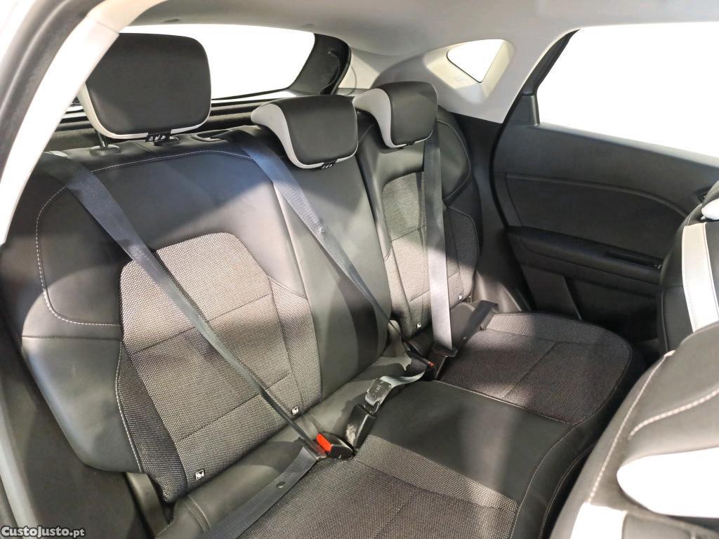 Renault Captur 1.6 E-Tech Plug-In Intens 160cv — fotografia 19