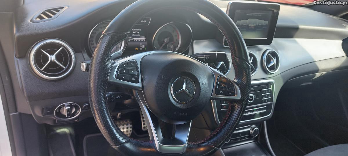Mercedes-Benz CLA 180 AMG line - 15 foto 5