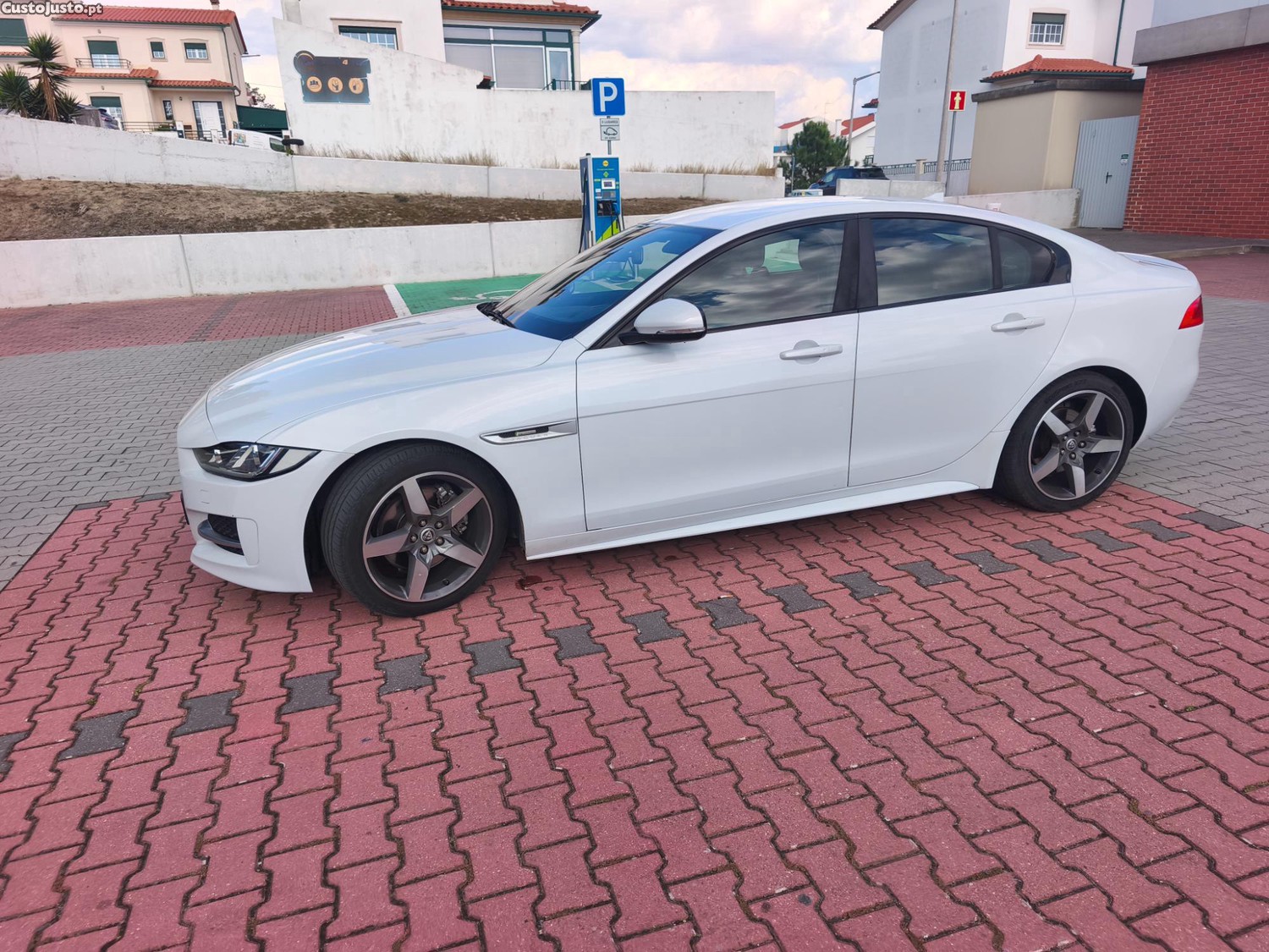 Jaguar XE R-sport - 16 foto 3