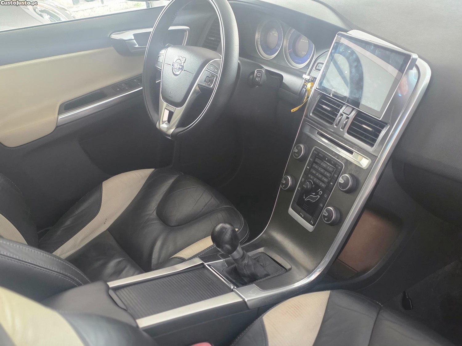 Volvo XC60 2.0 (163cv) R-Design — photo 4