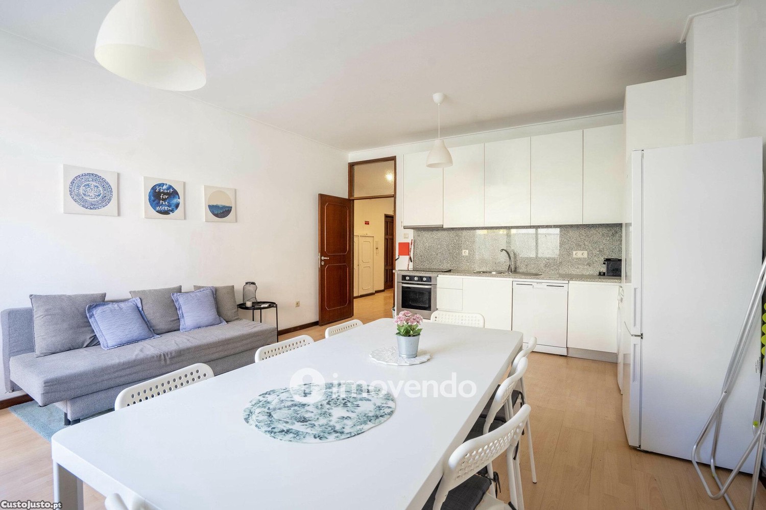 Apartamento T3, com duas varandas, em Paranhos, no centro do Porto