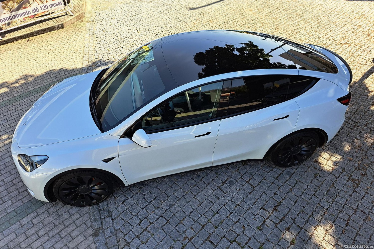 Tesla Model Y Performance Dual Motor — fotografia 2