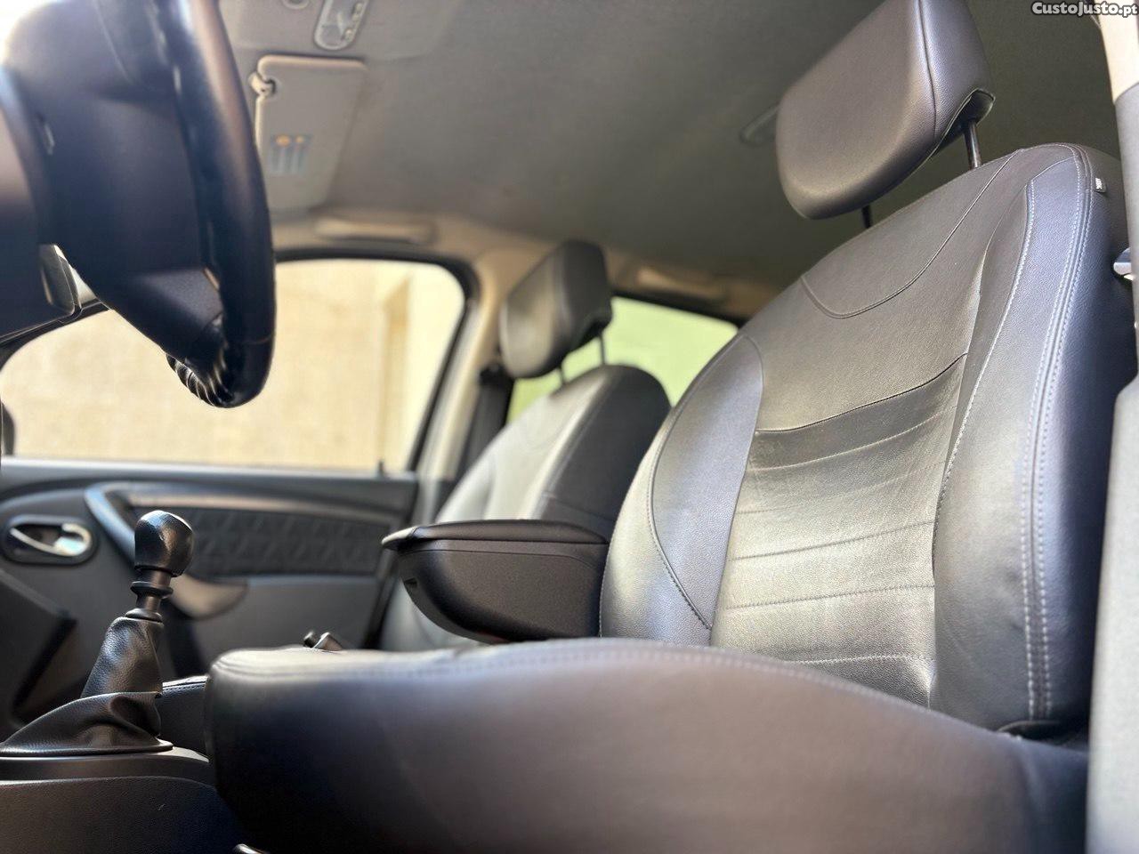 Dacia Duster 1.5DCI 110CV PRESTIGE — fotografia 3