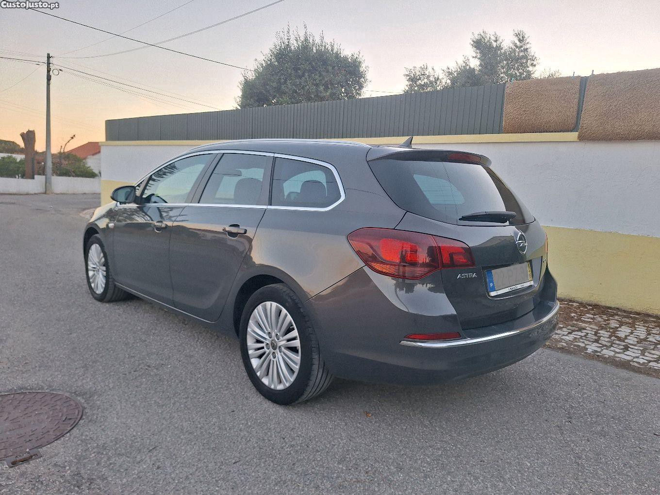 Opel Astra J Sports Tourer 1.6 CDTi — photo 4