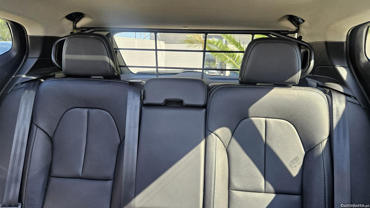 Volvo XC 40 Titaniun — fotografia 3