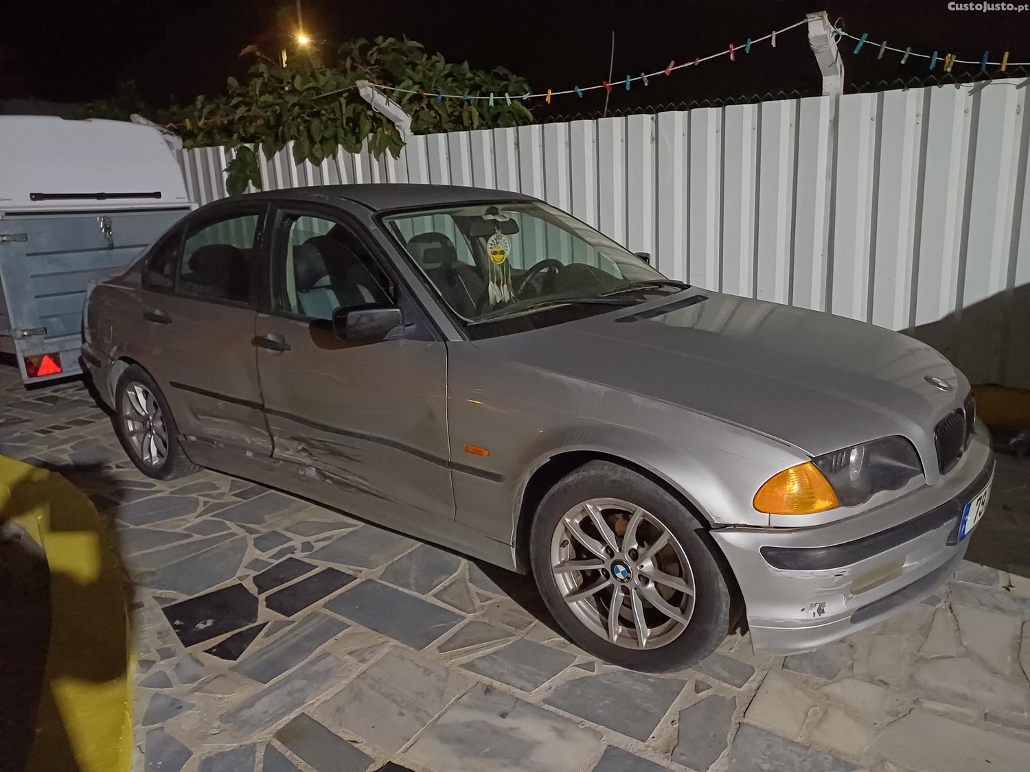 BMW 320 5 portas - 99 foto 2