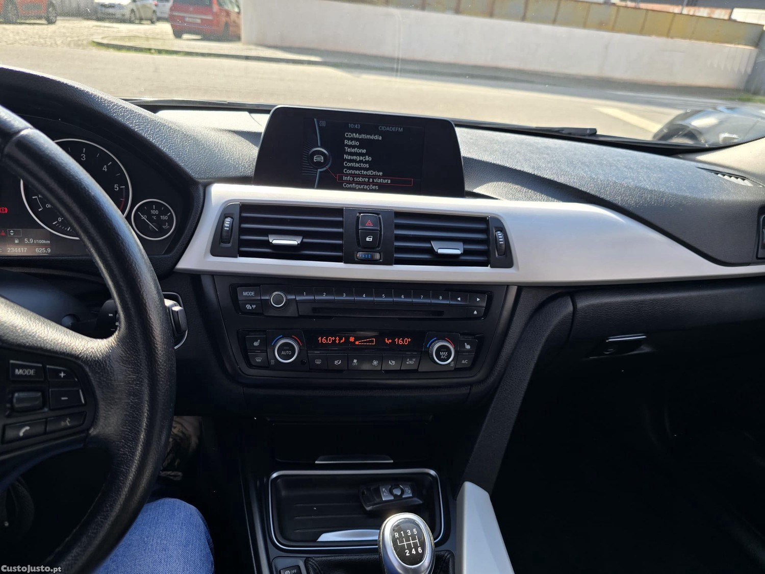 BMW 318 Touring — fotografia 5