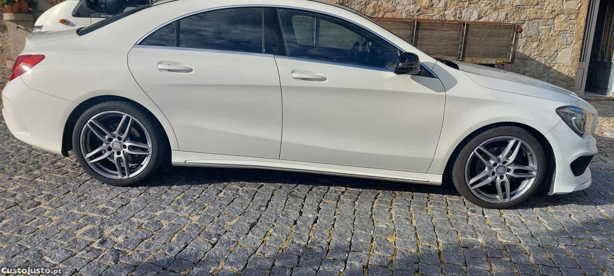 Mercedes-Benz CLA 180 AMG line - 15 foto 4
