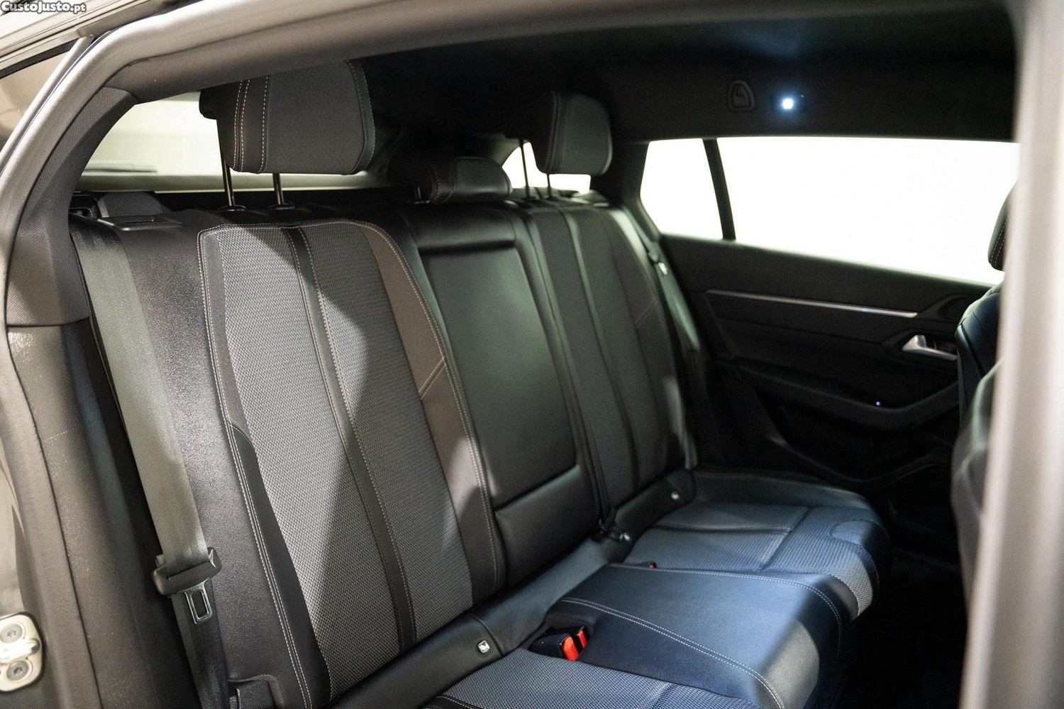 Peugeot 508 SW 1.6 Hybrid Allure e-EAT8 — fotografia 2