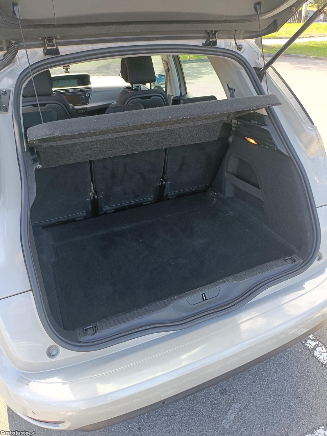 Citroën C4 Picasso - 18 — photo 2