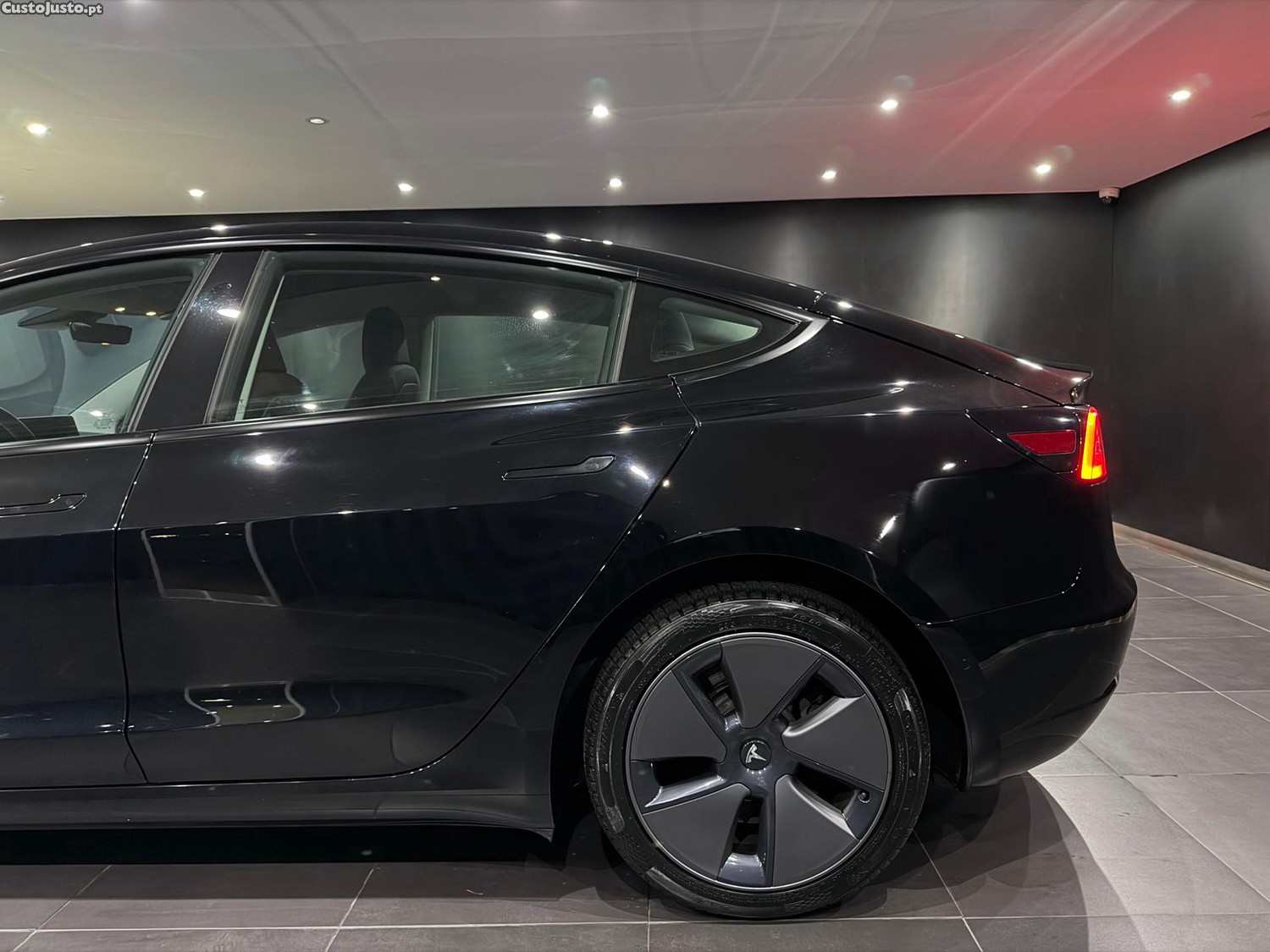 Tesla Model 3 Standard RWD — fotografia 21