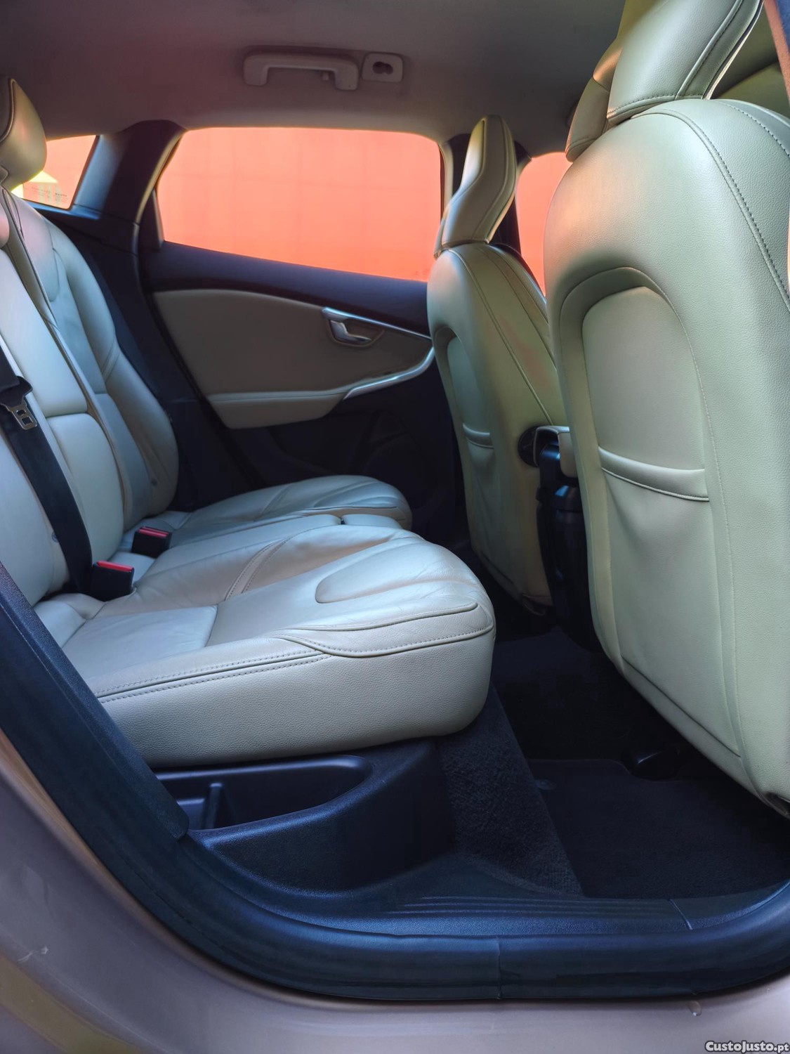 Volvo V40 Momentum — photo 3