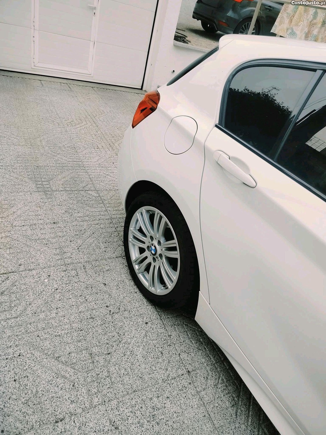 BMW 116 116d Pack M - 17 foto 2