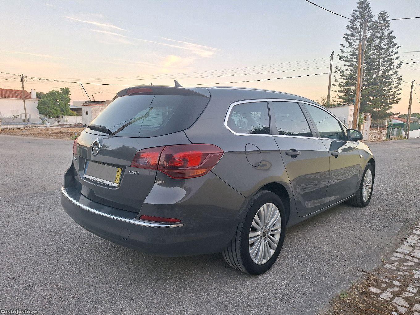 Opel Astra J Sports Tourer 1.6 CDTi — photo 2