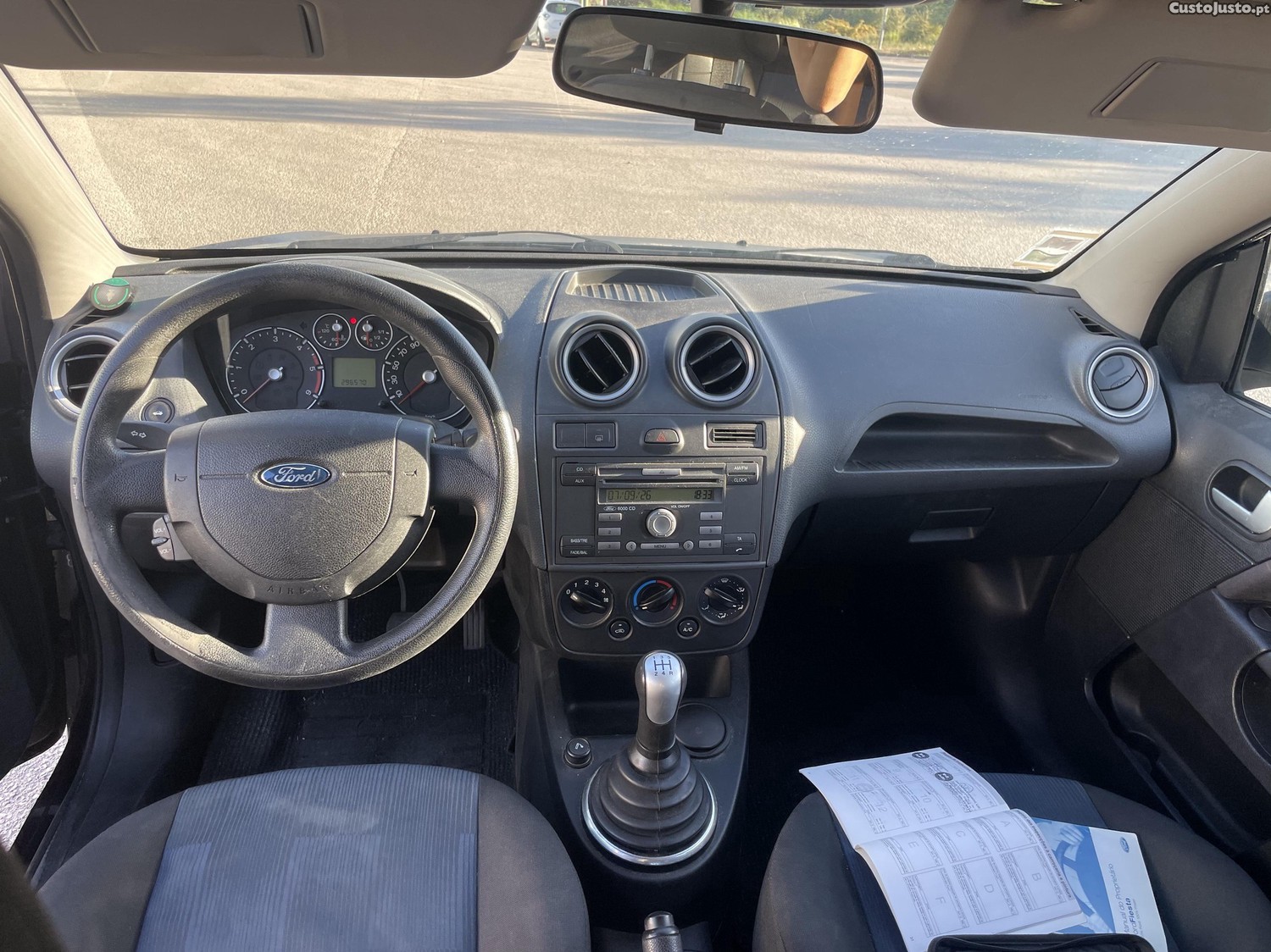 Ford Fiesta 1.4 TDCI — fotografia 2