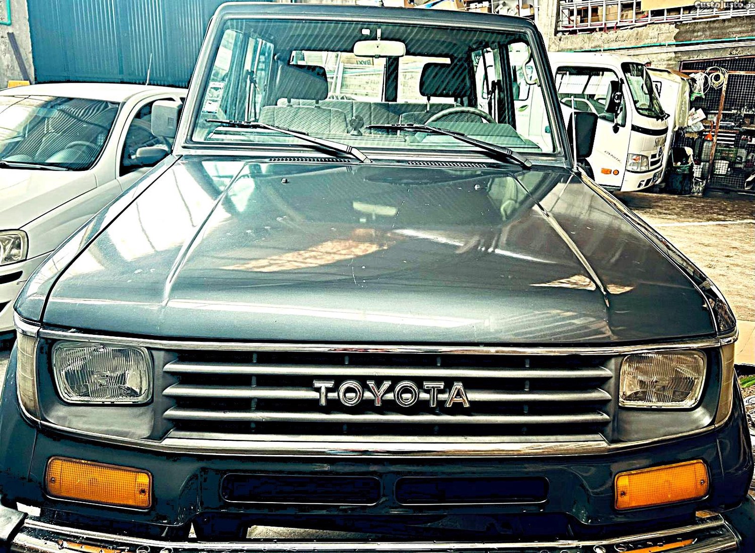 Toyota Land Cruiser VKZJ70 — fotografia 3