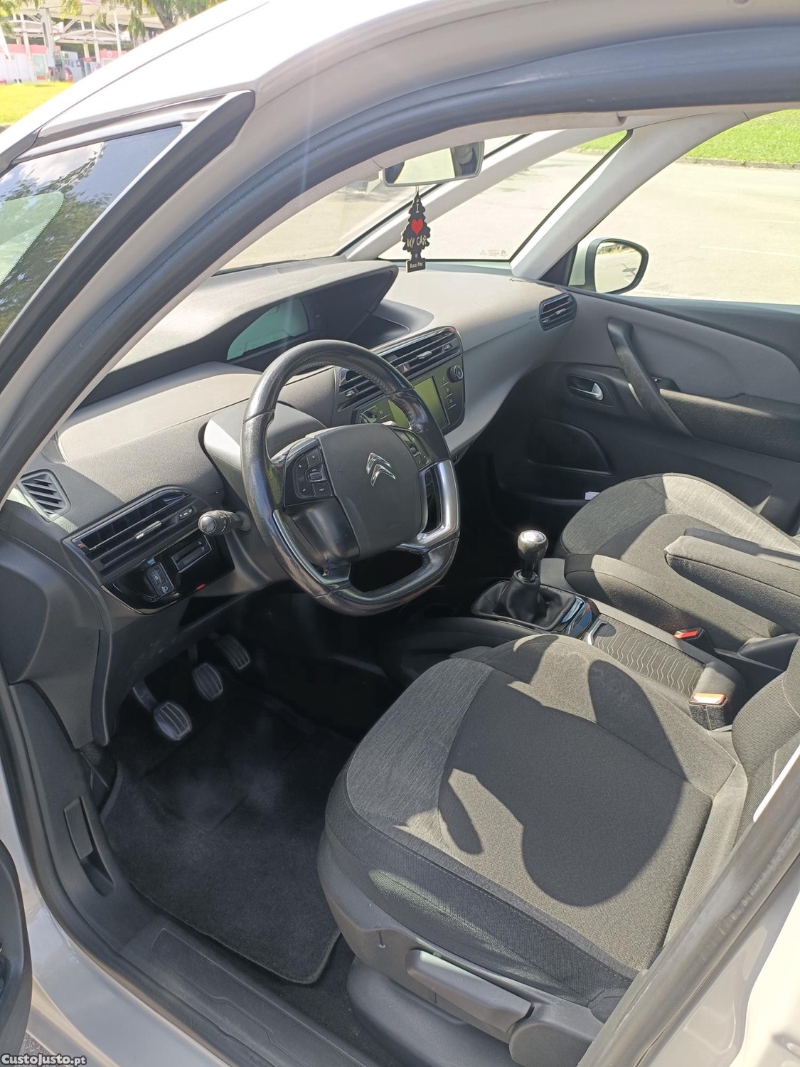 Citroën C4 Picasso - 18 — photo 5